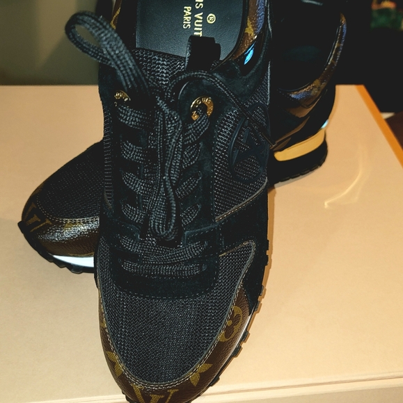 Authentic Louis Vuitton Women's Run Away Sneaker. Size 39. - Picture 3 of 13